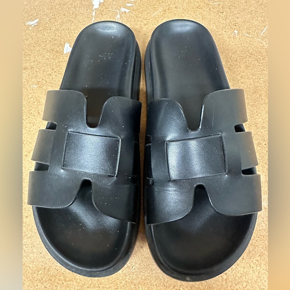 H&M Slides
